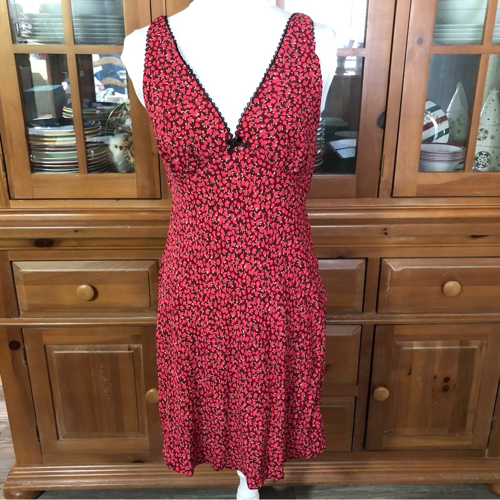 👗NWT Wild Fable Red Floral V-Neck Sleeveless Slip Dress